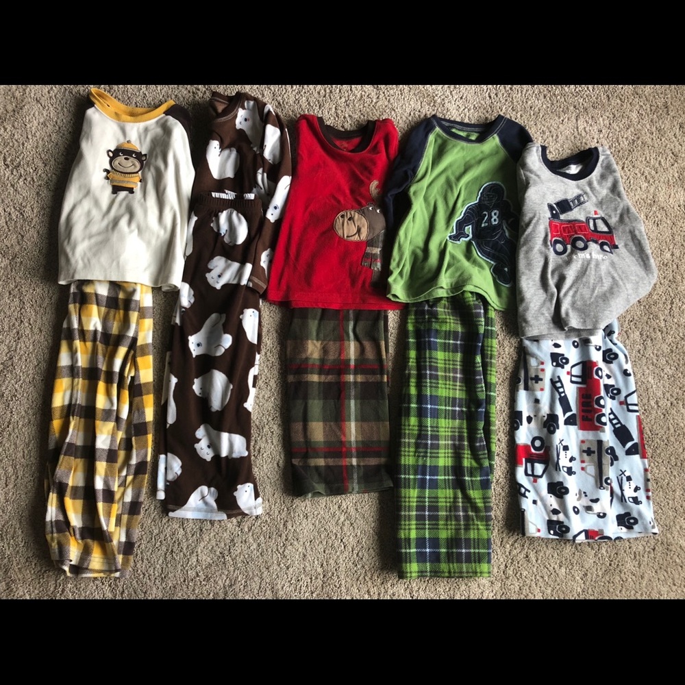 4 Carter’s 4T Pajamas